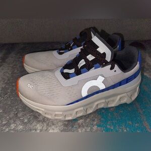 Women’s On Cloud Monster / Size 9